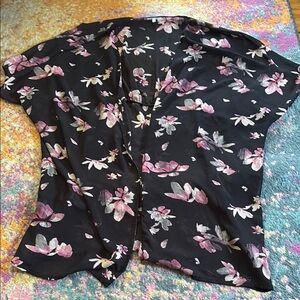 Maurice’s Floral Black and Pink Women's Kimono